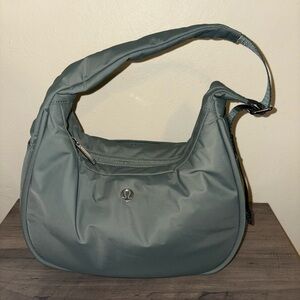 lululemon city essentials shoulder bag 4l